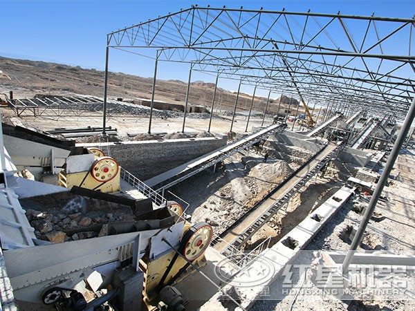 紅星砸石機(jī)組成的新型環(huán)保砂石生產(chǎn)線 紅星砸石機(jī)組成的新型環(huán)保砂石生產(chǎn)線