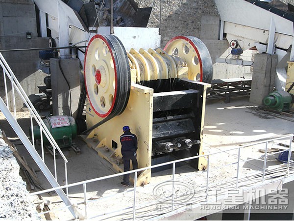 河南500t/h青石破碎生產(chǎn)線現(xiàn)場圖1 河南500t/h青石破碎生產(chǎn)線現(xiàn)場圖1