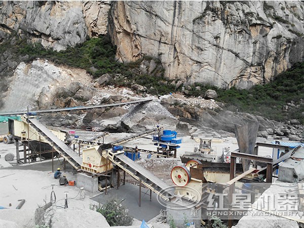 綠色環(huán)保的時(shí)產(chǎn)300噸的青石打砂機(jī)現(xiàn)場 綠色環(huán)保的時(shí)產(chǎn)300噸的青石打砂機(jī)現(xiàn)場