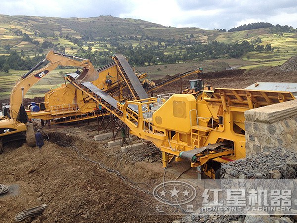 流動性的石灰石破碎現場 流動性的石灰石破碎現場