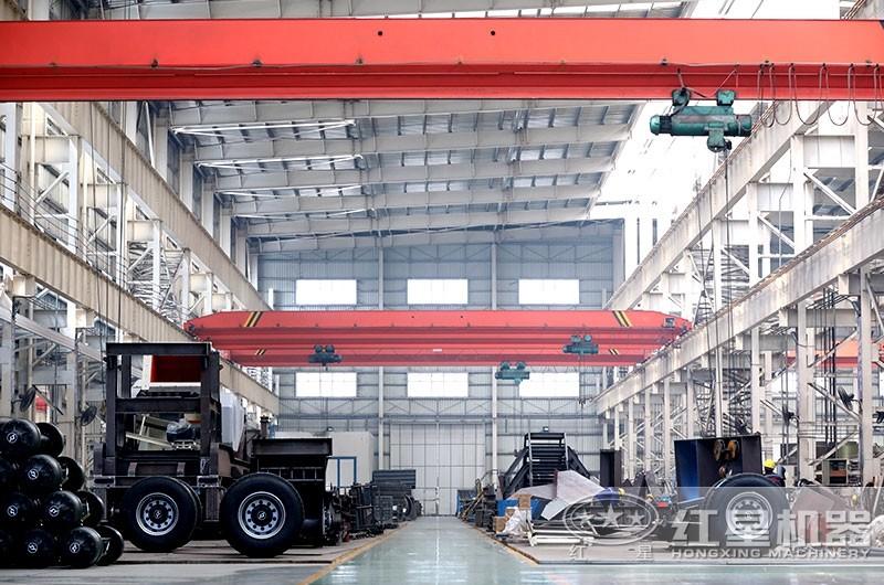 可移動(dòng)混凝土粉碎機(jī)生產(chǎn)車間，實(shí)力雄厚，值得信賴