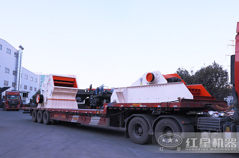 一套日產2000噸小型碎石機發貨:反擊破+振動給料機 一套日產2000噸小型碎石機發貨:反擊破+振動給料機