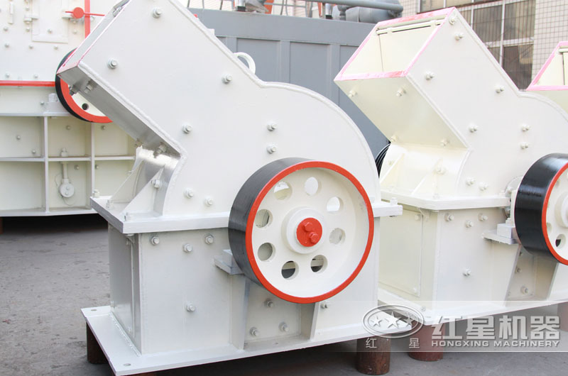 錘式破碎機占地面積小，方便移動
