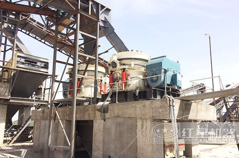 多缸液壓圓錐破碎機(jī)作業(yè)現(xiàn)場 多缸液壓圓錐破碎機(jī)作業(yè)現(xiàn)場