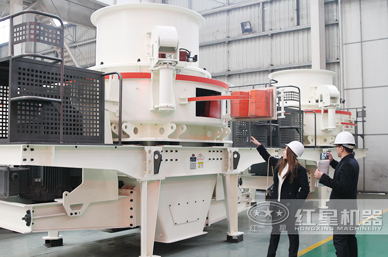 沖擊式制砂機:對石料進行制砂處理,級配合理 沖擊式制砂機:對石料進行制砂處理,級配合理