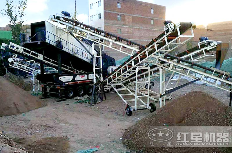 西安客戶大型磚渣粉碎生產(chǎn)現(xiàn)場 西安客戶大型磚渣粉碎生產(chǎn)現(xiàn)場