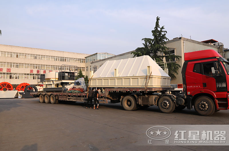 時(shí)產(chǎn)600噸機(jī)制砂生產(chǎn)線設(shè)備陸續(xù)發(fā)貨 時(shí)產(chǎn)600噸機(jī)制砂生產(chǎn)線設(shè)備陸續(xù)發(fā)貨