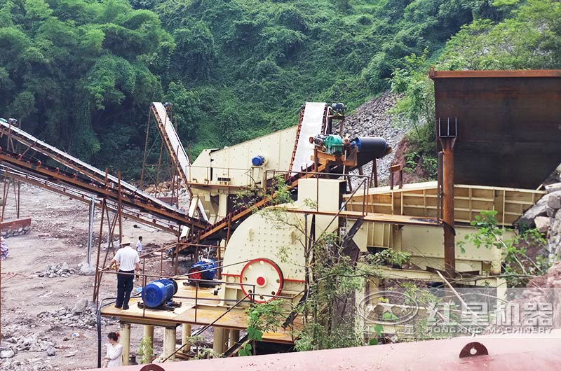 重錘式礦山破碎機工作現(xiàn)場圖片 重錘式礦山破碎機工作現(xiàn)場圖片