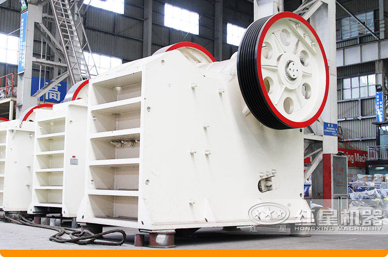 砂石料廠一段粗碎鄂式破碎機(jī) 砂石料廠一段粗碎鄂式破碎機(jī)