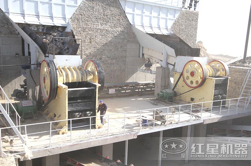 大型粉碎機(jī)生產(chǎn)現(xiàn)場(chǎng)圖 大型粉碎機(jī)生產(chǎn)現(xiàn)場(chǎng)圖