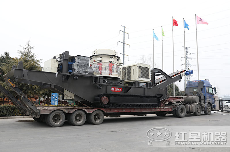 移動(dòng)履帶破碎機(jī)設(shè)備發(fā)往客戶現(xiàn)場 移動(dòng)履帶破碎機(jī)設(shè)備發(fā)往客戶現(xiàn)場