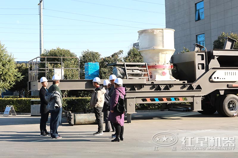 經(jīng)理陪同客戶來(lái)廠參觀 經(jīng)理陪同客戶來(lái)廠參觀