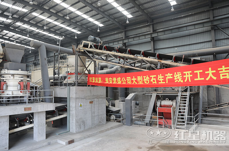 沙石粉碎機工作現(xiàn)場實拍圖 沙石粉碎機工作現(xiàn)場實拍圖