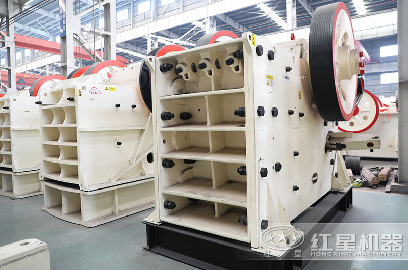 砂石料生產(chǎn)線全套設(shè)備:顎式破碎機 砂石料生產(chǎn)線全套設(shè)備:顎式破碎機