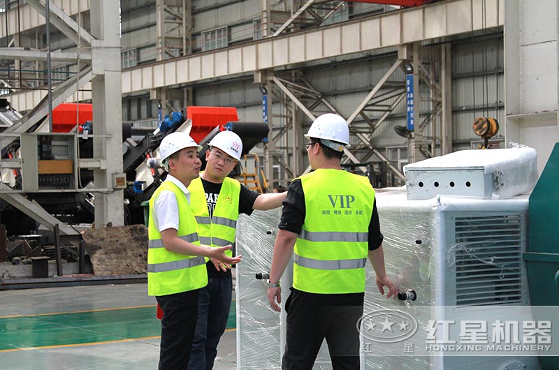 客戶到廠實地考察，對比設備