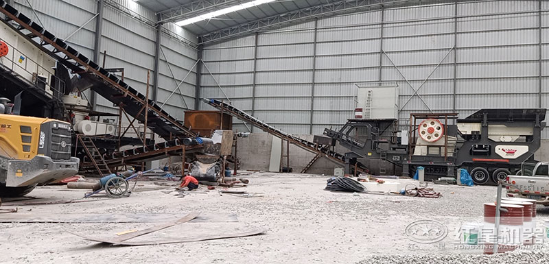 日產五萬噸移動破碎生產線現場 日產五萬噸移動破碎生產線現場