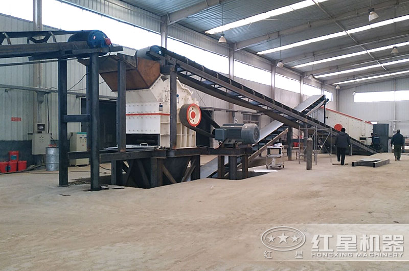 細(xì)碎機(jī)制沙現(xiàn)場(chǎng) 細(xì)碎機(jī)制沙現(xiàn)場(chǎng)