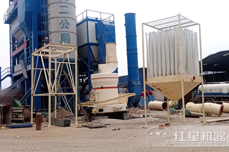 立式磨粉機(jī)加工現(xiàn)場(chǎng) 立式磨粉機(jī)加工現(xiàn)場(chǎng)