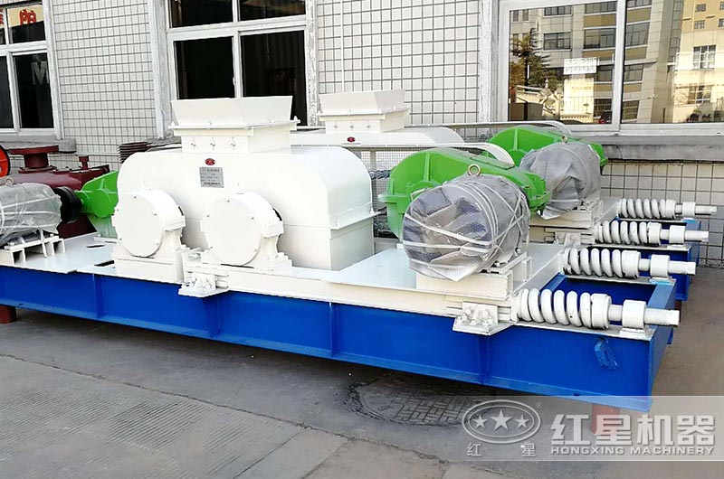 碳化硅對(duì)輥式破碎機(jī)圖片 碳化硅對(duì)輥式破碎機(jī)圖片