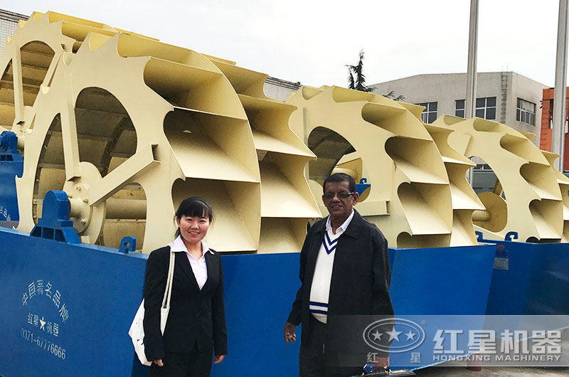 客戶來廠參觀洗砂機設(shè)備 客戶來廠參觀洗砂機設(shè)備