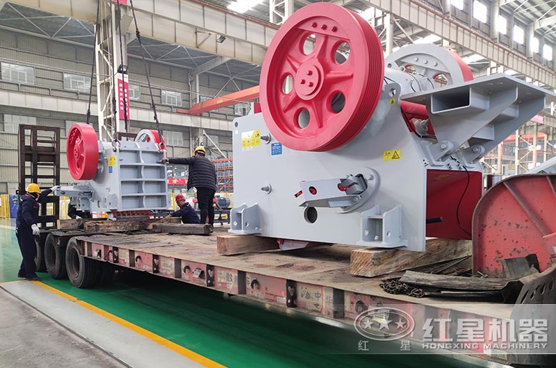 鄂式破碎機(jī)發(fā)貨中