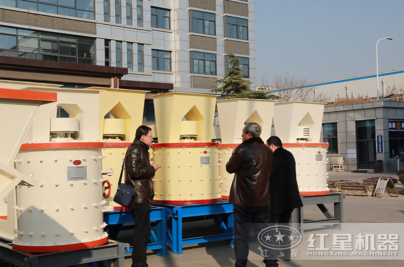 客戶來(lái)廠考察立式制砂機(jī)設(shè)備 客戶來(lái)廠考察立式制砂機(jī)設(shè)備