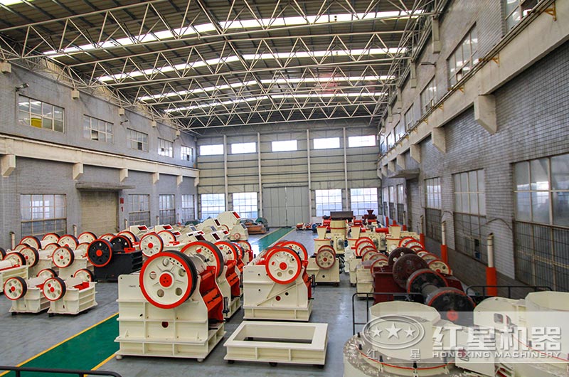 顎式破碎機(jī)廠家車間 顎式破碎機(jī)廠家車間