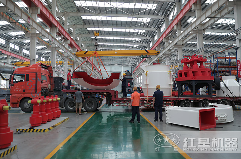 紅星雷蒙磨粉機裝車發貨現場 紅星雷蒙磨粉機裝車發貨現場