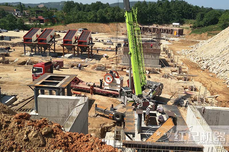 石子破碎生產(chǎn)客戶安裝現(xiàn)場 石子破碎生產(chǎn)客戶安裝現(xiàn)場