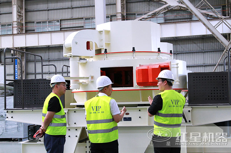 客戶來廠參觀石頭制砂機(jī)設(shè)備 客戶來廠參觀石頭制砂機(jī)設(shè)備