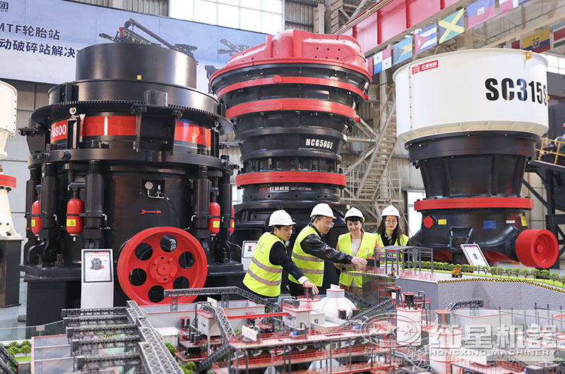 客戶來廠考察旋回破碎機設備 客戶來廠考察旋回破碎機設備